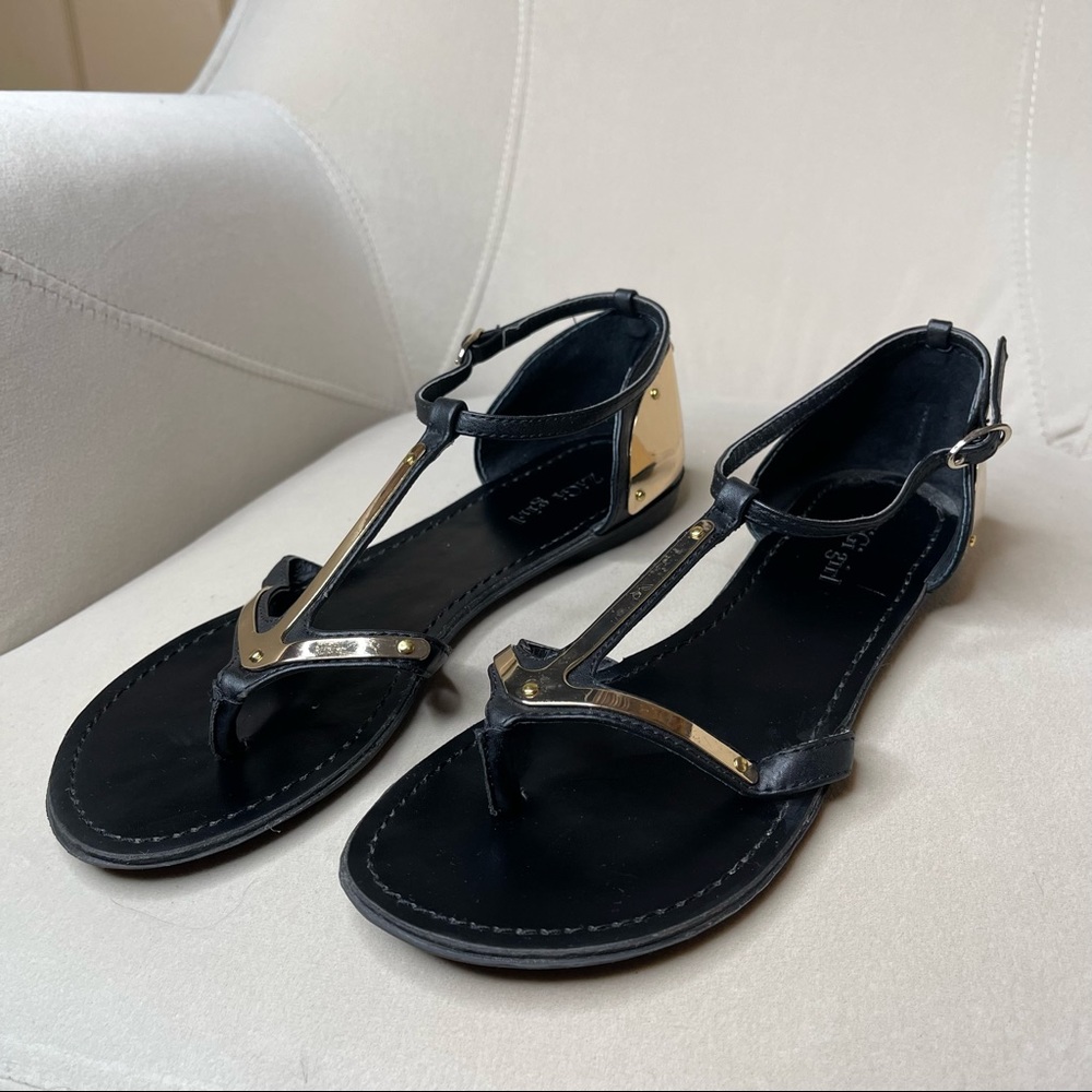 Zigi Girl Women's Black T Strap Metal Gold Chunky Accents Sandals Size 9